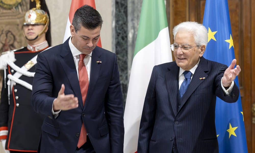 El presidente de Paraguay, Santiago Peña (i), se ha reunido este miércoles en Roma con su homólogo italiano, Sergio Mattarella, en el último día de una visita oficial con la que pretende "estrechar los vínculos" bilaterales con el país. EFE/ Paolo Giandotti/Ufficio per la Stampa De La Comunicazione Della Presidenza Della Repubblica SOLO USO EDITORIAL/SOLO DISPONIBLE PARA ILUSTRAR LA NOTICIA QUE ACOMPAÑA (CRÉDITO OBLIGATORIO)