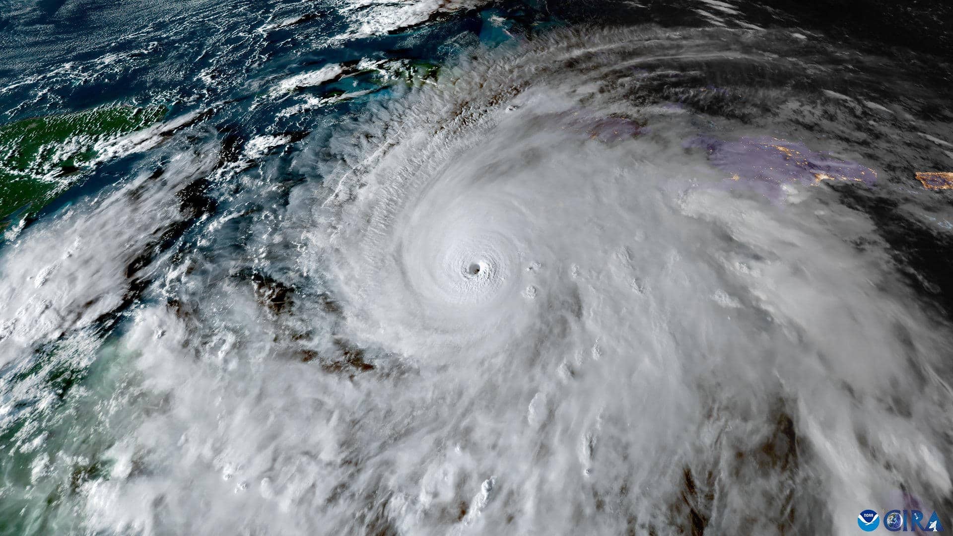 Vista del huracán Melissa, que se encuentra a unos 215 kilómetros al sureste de Kingston, la capital de Jamaica, y a 500 kilómetros al suroeste de Guantánamo, con vientos máximos sostenidos muy fuertes de 280 kilómetros por hora, según el último informe del Centro Nacional de Huracanes (NHC) de Estados Unidos a las 06:00 GMT. En su trayectoria prevista, el centro de Melissa impactará directamente sobre Jamaica hoy, con vientos catastróficos y que amenazan la vida, inundaciones y marejada; se desplazará por el sureste de Cuba el miércoles por la mañana y continuará hacia el sur y centro de Bahamas durante la jornada del miércoles.-EFE/ CIRA / SOLO USO EDITORIAL/SOLO DISPONIBLE PARA ILUSTRAR LA NOTICIA QUE ACOMPAÑA (CRÉDITO OBLIGATORIO)