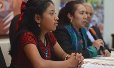 Dulce Vicente, una estudiante de doce años de la fundación Fe y Alegría, fue captada esta viernes, 10 de octubre, durante una rueda de prensa por la conmemoración del Día Internacional de la Niña, en Ciudad de Guatemala (Guatemala). EFE/Alex Cruz