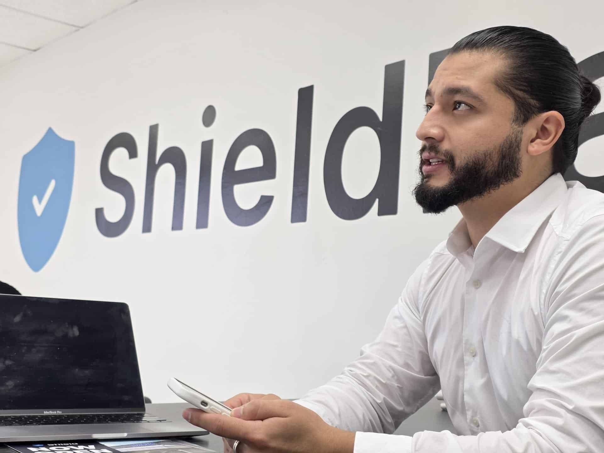 El cofundador de Shield Luis Carchi habla durante una entrevista con EFE este lunes, en Miami (Estados Unidos). EFE/ Alberto Boal