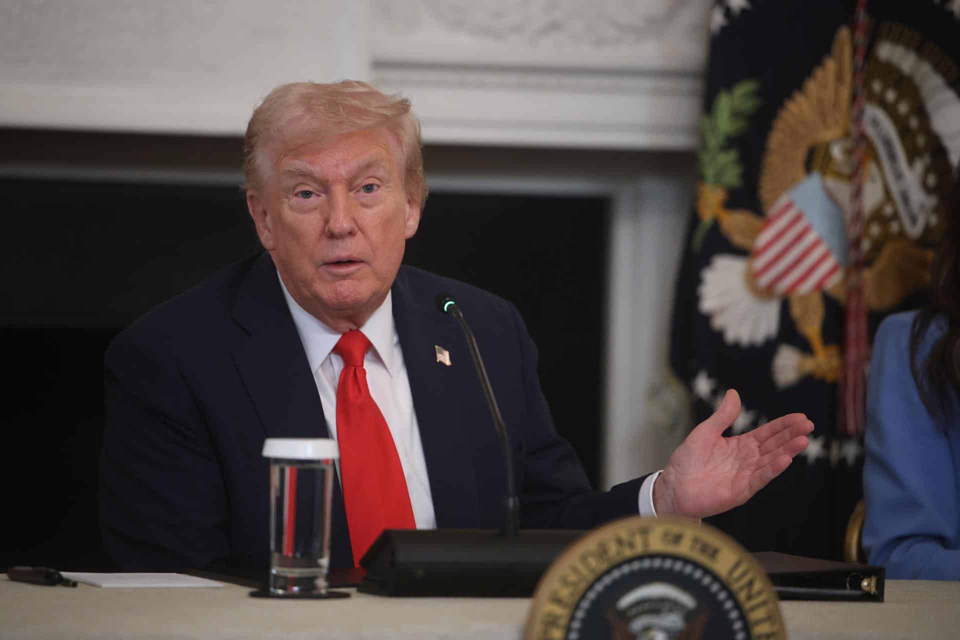 El presidente de Estados Unidos, Donald Trump, durante su intervención este miércoles, 8 de octubre, en una mesa redonda, en la Casa Blanca, en Washington DC (EE.UU.) EFE/Francis Chung /Pool