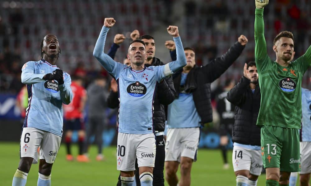 Los jugadores del Celta celebran la victoria, al término del partido de LaLiga de fútbol que CA Osasuna y Celta de Vigo han disputado en el estadio de El Sadar, en Pamplona. EFE/Iñaki Porto