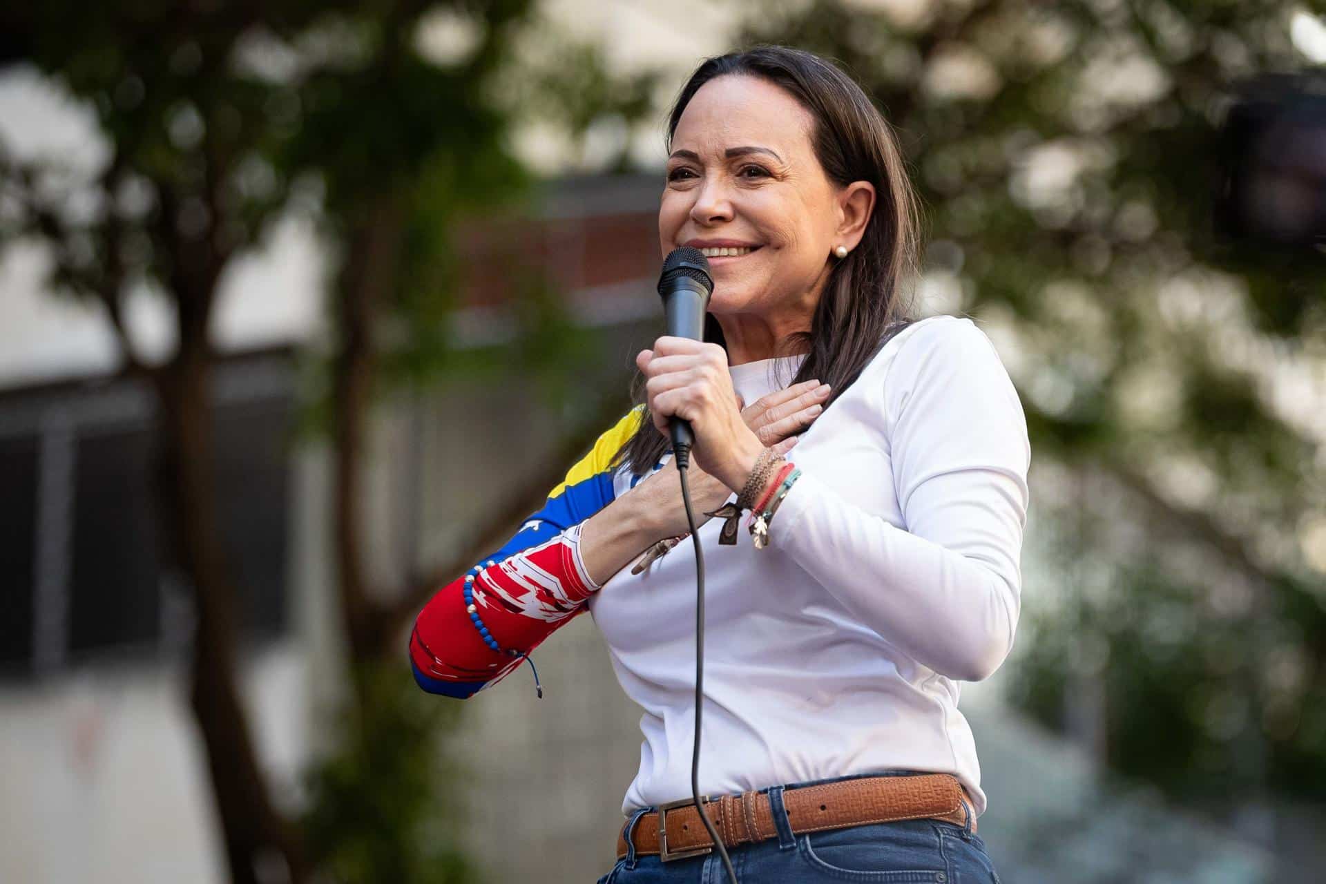 Fotografía de archivo fechada el 09 de enero de 2025 de la líder opositora María Corina Machado, hablando durante un acto de campaña en Caracas (Venezuela). EFE/ Ronald Peña R