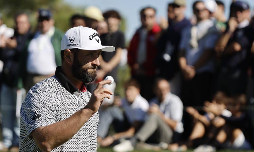 Fotografía de Sergio Pérez, en la que puede verse en una imagen del pasado 11 de octubre al golfista español Jon Rahm en plena competición. EFE