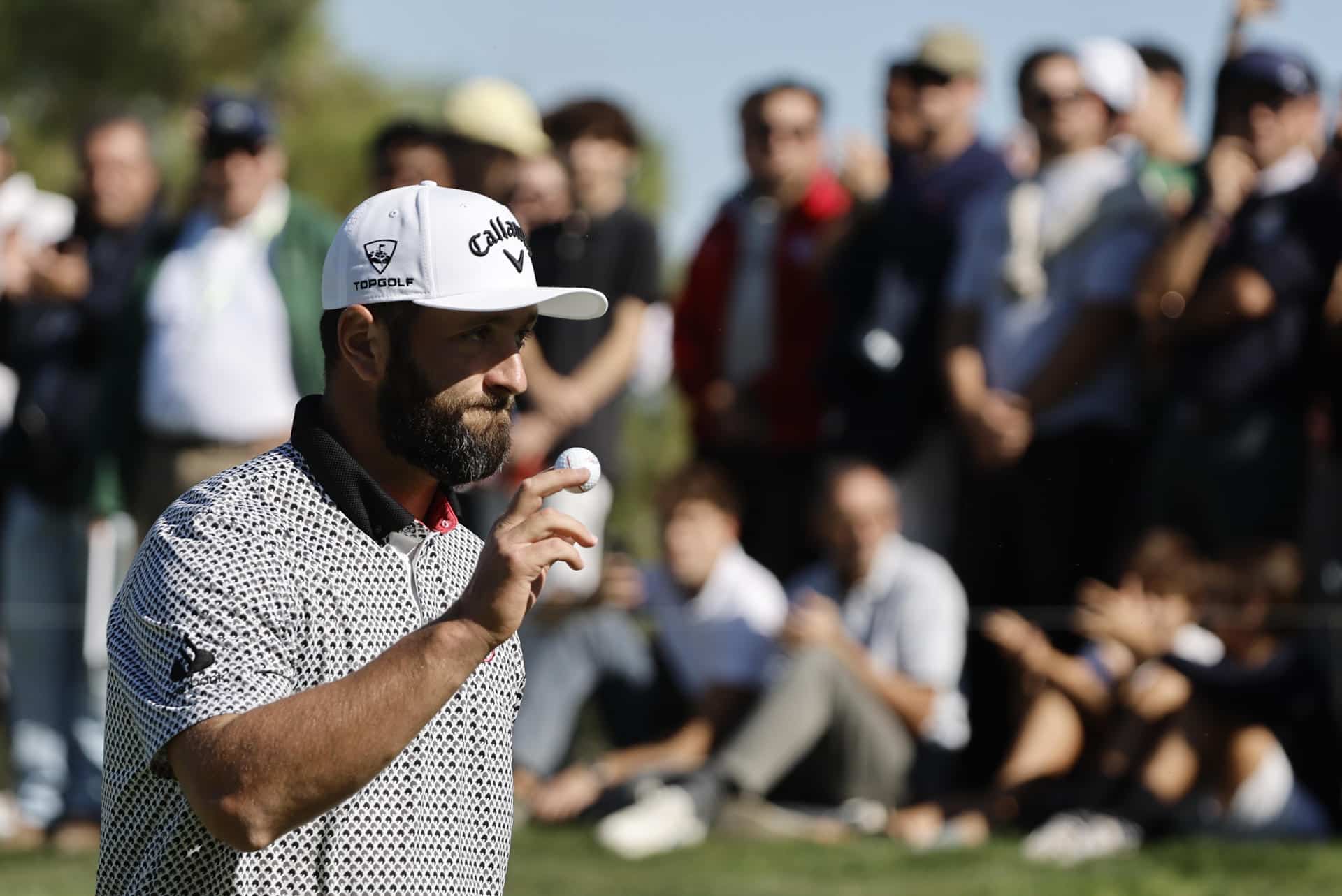 Fotografía de Sergio Pérez, en la que puede verse en una imagen del pasado 11 de octubre al golfista español Jon Rahm en plena competición. EFE