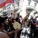 Personas participan en una manifestación este lunes, frente a la sede del Ejecutivo en San Juan (Puerto Rico). EFE/ Thais Llorca