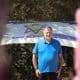 Relik Shafir, piloto retirado de las Fuerzas del Aire de Israel, posa para EFE el pasado 30 de septiembre en la localidad de Beit Uziel. EFE/ Magda Gibelli