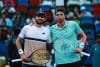 El monaguesco Valentin Vacherot (I) y el francés Arthur Rinderknech posan para una foto antes de la final del torneo de tenis Shanghai, China. EFE/EPA/ALEX PLAVEVSKI
