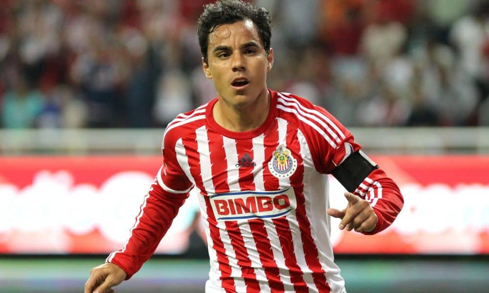 Fotografía de archivo del exjugador de Chivas Omar Bravo festejando una anotación en el estadio Omnilife de la Ciudad de Guadalajara (México). EFE/Ulises Ruiz Basurto