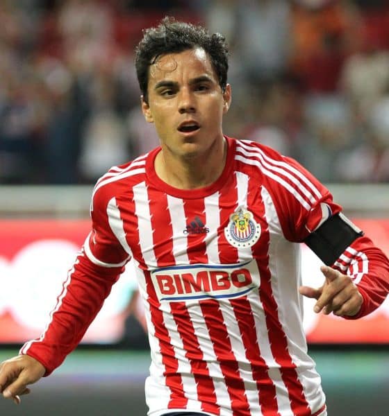 Fotografía de archivo del exjugador de Chivas Omar Bravo festejando una anotación en el estadio Omnilife de la Ciudad de Guadalajara (México). EFE/Ulises Ruiz Basurto