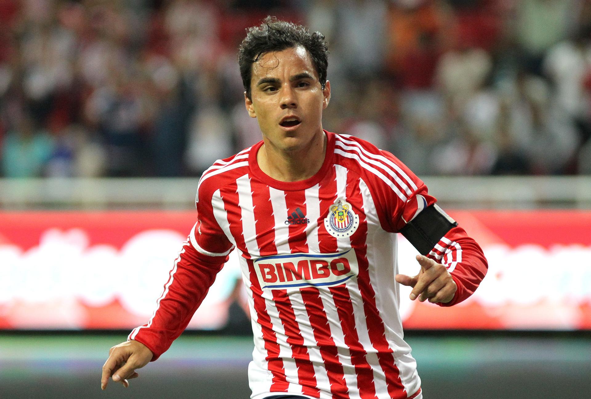 Fotografía de archivo del exjugador de Chivas Omar Bravo festejando una anotación en el estadio Omnilife de la Ciudad de Guadalajara (México). EFE/Ulises Ruiz Basurto