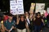 Personas participan durante la protesta "No Kings" ("No queremos reyes") este sábado, en San Juan (Puerto Rico). EFE/ Thais Llorca