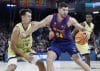 Joel Parra (d) del Barça avanza con el balón ante Sanz (i) del Hiopos Lleida, durante el partido correspondiente a la jornada 2 de la Liga Endesa de baloncesto, disputado en el Palau Blaugrana. EFE/ Andreu Dalmau
