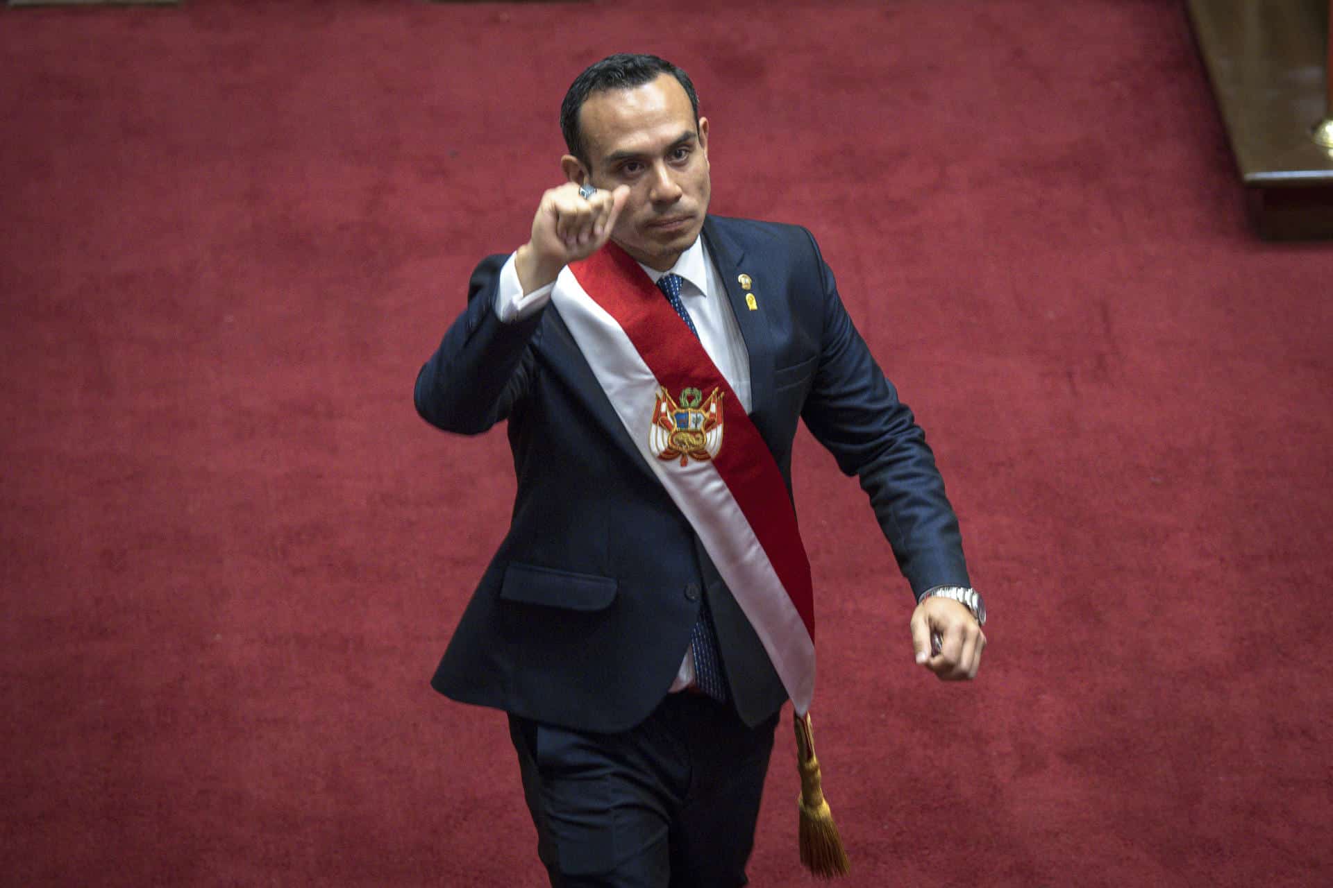 Foto de archivo del presidente interino de Perú, José Jerí Oré tras jurar su cargo ante el Pleno del Congreso en Lima, (Perú). EFE/ John Reyes Mejía