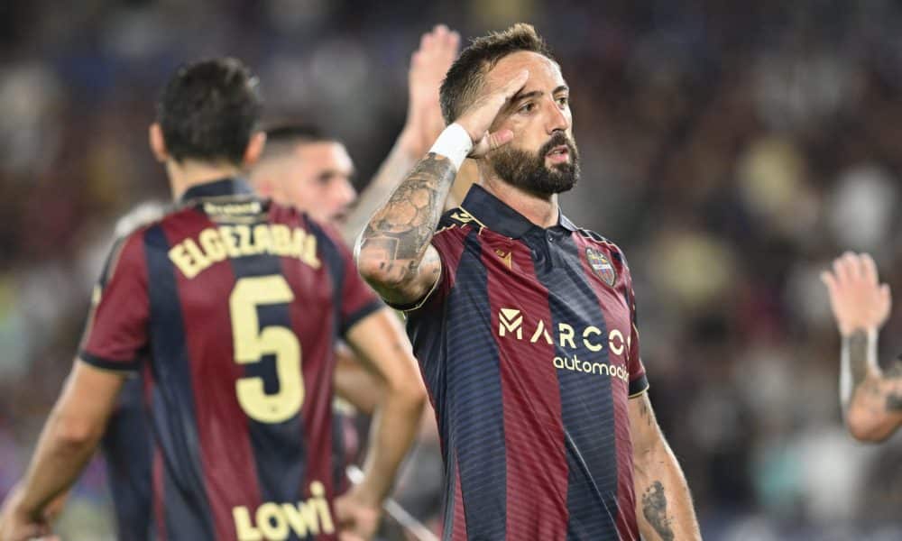 El delantero del Levante José Luis Morales celebra tras marcar el segundo gol ante el Barcelona. Imagen de archivo. EFE/Andreu Esteban