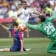El defensa del Barcelona Pau Cubarsí y el delantero del Real Madrid Kylian Mbappé, en el Estadi Olímpic Lluís Companys en foto de archivo de Alberto Estevez. EFE