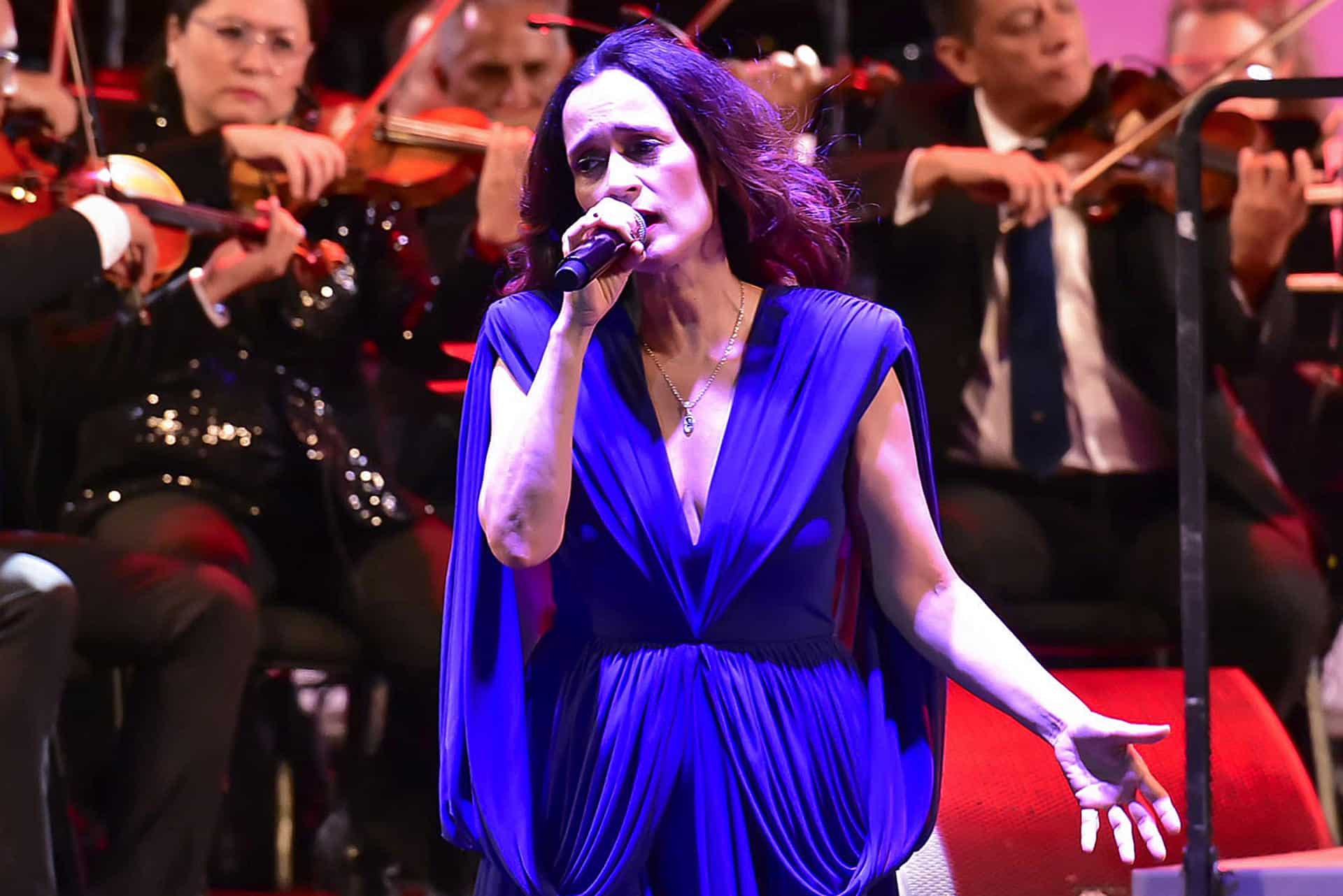 La cantante mexicana Julieta Venegas, se presenta durante un concierto en el marco de la 53 edición del Festival Internacional Cervantino este jueves, en Guanajuato (México). EFE/ Luis Ramírez