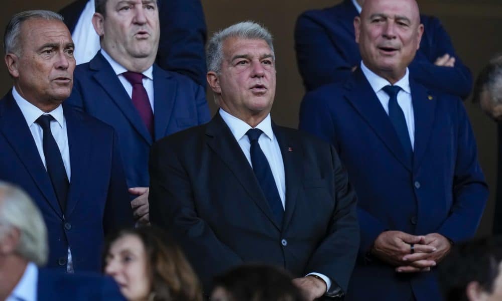 .-El presidente del Barcelona Joan Laporta, durante el partido de la jornada 3 de la Liga de Campeones entre el Barcelona y el Olimpiacos, en el Estadi Olímpic Lluís Companys.-EFE/ Siu Wu
