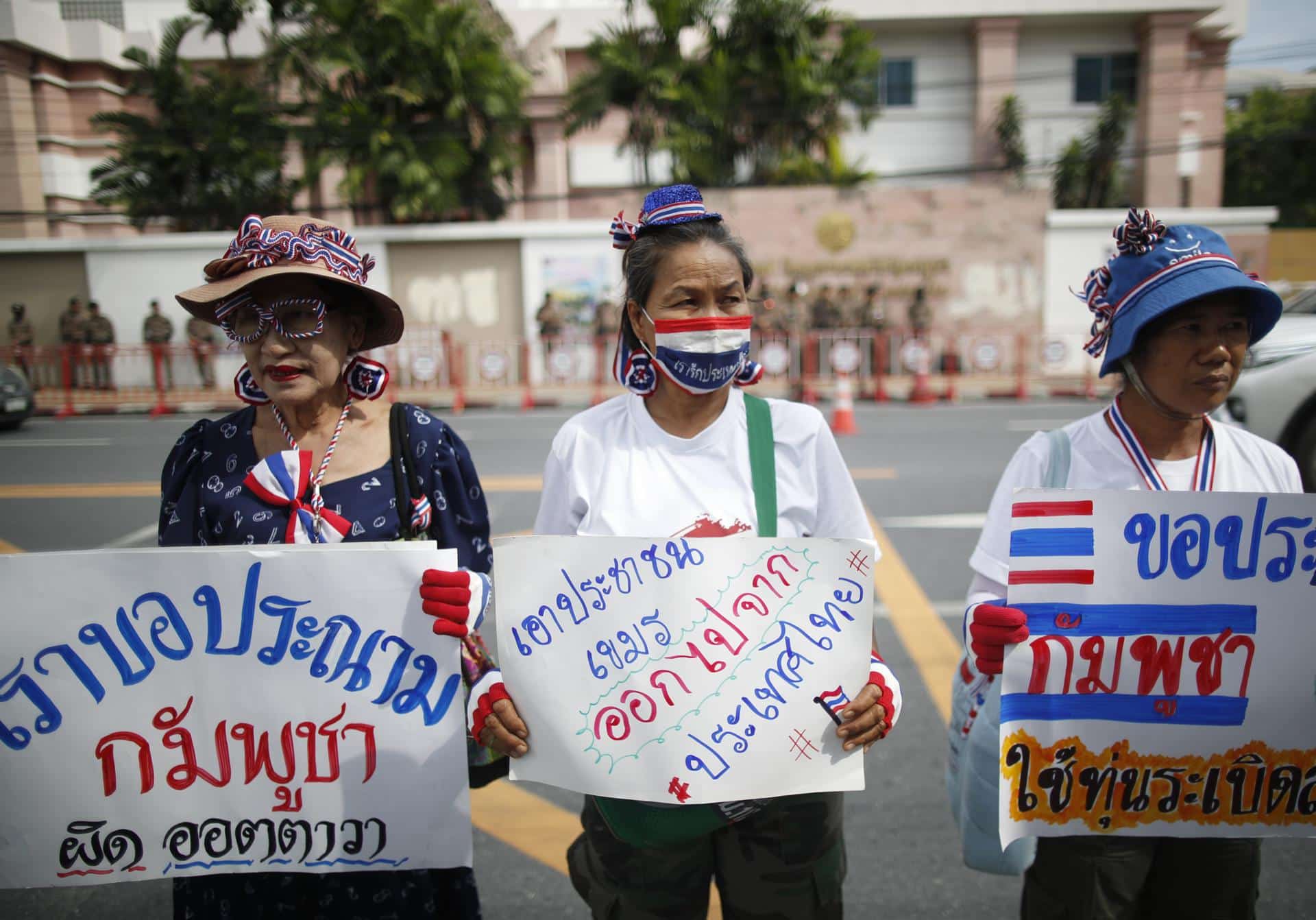 Imagen de archivo tomada en Bangkok, Tailandia, el 16 de octubre de 2025, durante una manifestación para condenar el uso de minas terrestres por parte de Camboya. EFE/EPA/RUNGROJ YONGRIT