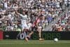 André da Silva (i), del Elche, y Jesús Areso Blanco, durante el partido correspondiente a la jornada 9 de LaLiga entre el Elche y el Athletic, este domingo, en el estadio Manuel Martínez Valero de Elche. EFE/ Pablo Miranzo