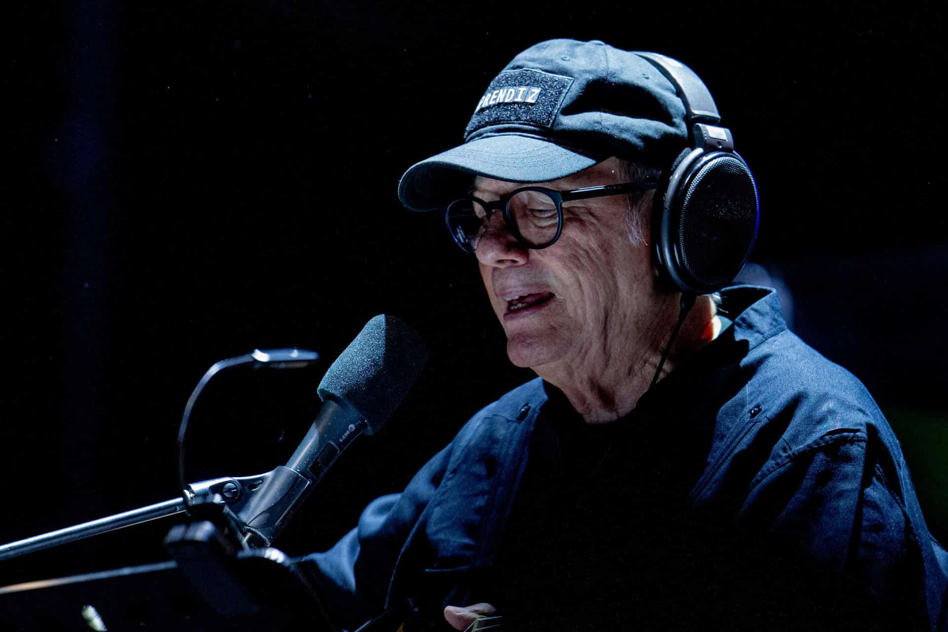 Fotografía del cantante cubano Silvio Rodríguez en concierto. EFE/ Ailen Díaz