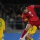 El polaco Robert Lewandowski marca el 0-2 durante el partido de clasificación al Mundial 2026 que han jugado Lituania y Polonia en Kaunas, Lituania. EFE/EPA/Piotr Nowak