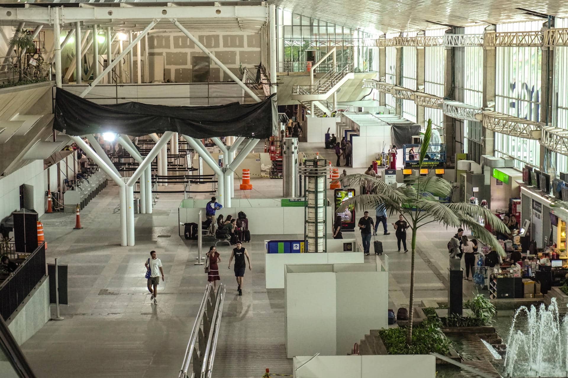 Fotografía del 02 de agosto de 2025 que muestra las obras de ampliación del aeropuerto de Belém (Brasil). Las obras del aeropuerto presentan un avance del 85 % a menos de 100 días en que la ciudad brasileña acoja la próxima Conferencia sobre el Cambio Climático de la ONU (COP30). EFE/ Marx Vasconcelos/Archivo