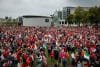 Bruselas, 5 oct (EFE).- Una marea de personas vestidas de rojo llenó este domingo las calles de Ámsterdam para exigir al Gobierno neerlandés "medidas concretas para detener el genocidio israelí y la ocupación de Palestina".EFE/EPA/KOEN VAN WEEL
