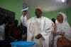 El candidato presidencial Issa Tchiroma Bakary, líder del Frente Nacional de Salvación de Camerún, se dispone a votar. EFE/EPA/ABAKAR ALI
