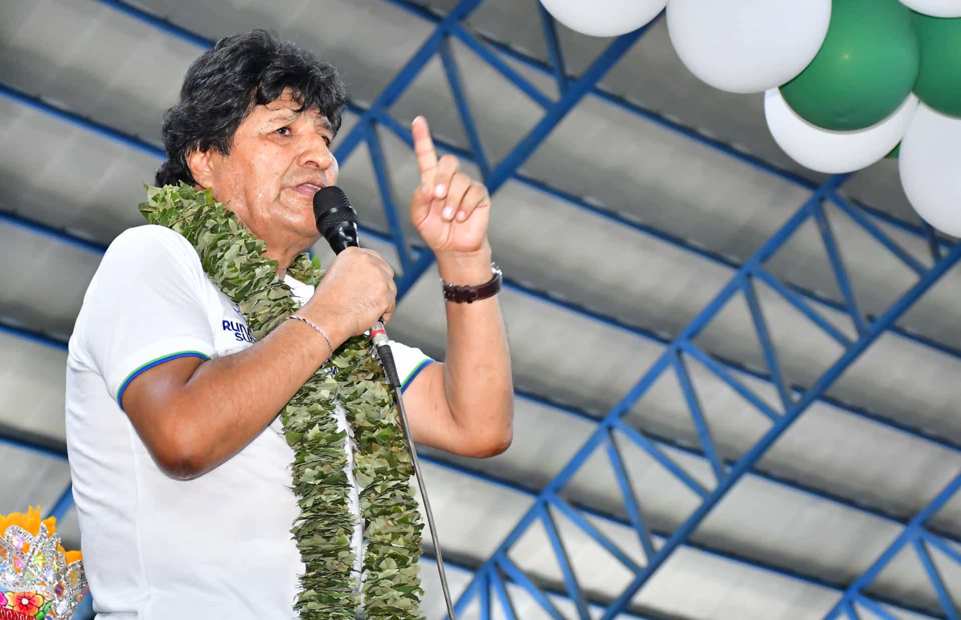 El expresidente boliviano Evo Morales habla este sábado durante un evento en Villa Tunari (Bolivia). EFE/Jorge Abrego