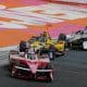 El francés Norman Nato (i) de Nissan Formula E Team y el brasileño Lucas di Grassi (c) de Lola Yamaha ABT Formula E Team compiten en el Gran Premio de México de la Fórmula E, en el Autódromo Hermanos Rodríguez en Ciudad de México (México), el pasado 11 de enero. EFE/ Isaac Esquivel