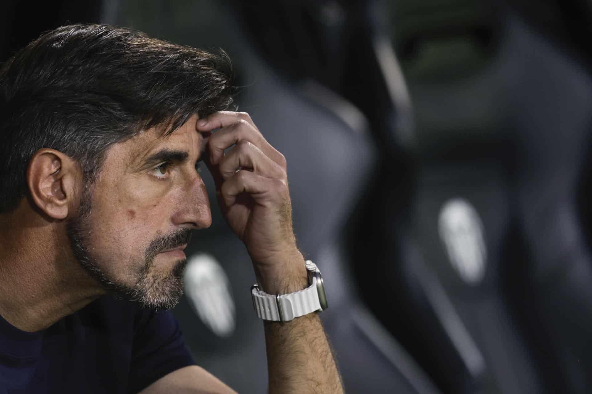 El serbio Veljko Paunovic, destituido pro el Real Oviedo, es el primer entrenador cesado en LaLiga EA Sports esta temporada. EFE/Kai Försterling