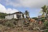 Integrantes del Ejército de Honduras participan en labores de rescate por las inundaciones en la aldea Rio Abajo este viernes, al este de Tegucigalpa (Honduras). EFE/ Gustavo Amador