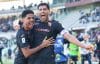 El chileno Guillermo Maripán (dch) salvó este domingo al Torino con un gol en el minuto 90 que completó la remontada ante el Génova (2-1), ahogado en la parte baja de la tabla sin conocer la victoria en lo que va de temporada. EFE/EPA/ALESSANDRO DI MARCO