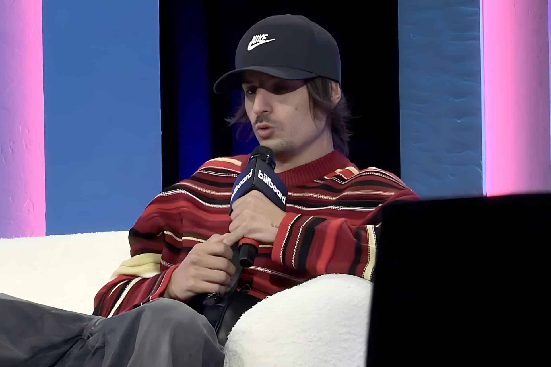 El cantante venezolano Danny Ocean habla durante el tercer día de la Semana de la Música Latina de Billboard este miércoles, en el teatro The Fillmore en Miami Beach (Estados Unidos). EFE/ Blanca Escriche