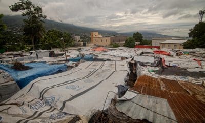 Fotografía que muestra el exterior del campamento de desplazados Camp Kid este viernes, en Puerto Príncipe (Haití). EFE/ Mentor David Lorens