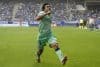 El centrocampista del Levante Carlos Alvarez celebra el gol marcado ante el Real Oviedo durante el partido de LaLiga EA Sports disputado por ambos equipos este sábado en el Estadio Carlos Tartiere de Oviedo. EFE/ Paco Paredes
