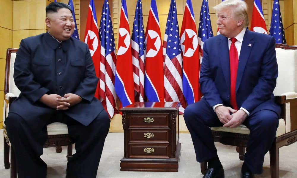 Fotografía de archivo cedida del presidente de EE.UU., Donald J. Trump, y el líder de Corea del Norte. Kim Jong-un. EFE/YONHAP