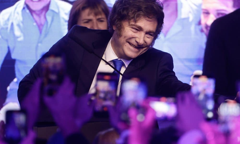 El presidente de Argentina, Javier Milei, celebra tras conocer los resultados de las elecciones legislativas este domingo, en Buenos Aires (Argentina). EFE/ Juan Ignacio Roncoroni
