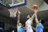 Nikola Maric (c), del Basquet Girona, ante Isaiah Wong (i) y Louis Babeyrie, del Gran Canaria, durante un momento del partido entre el Girona y el Gran Canaria disputado en el pabellón Fontajau de Girona. EFE/David Borrat