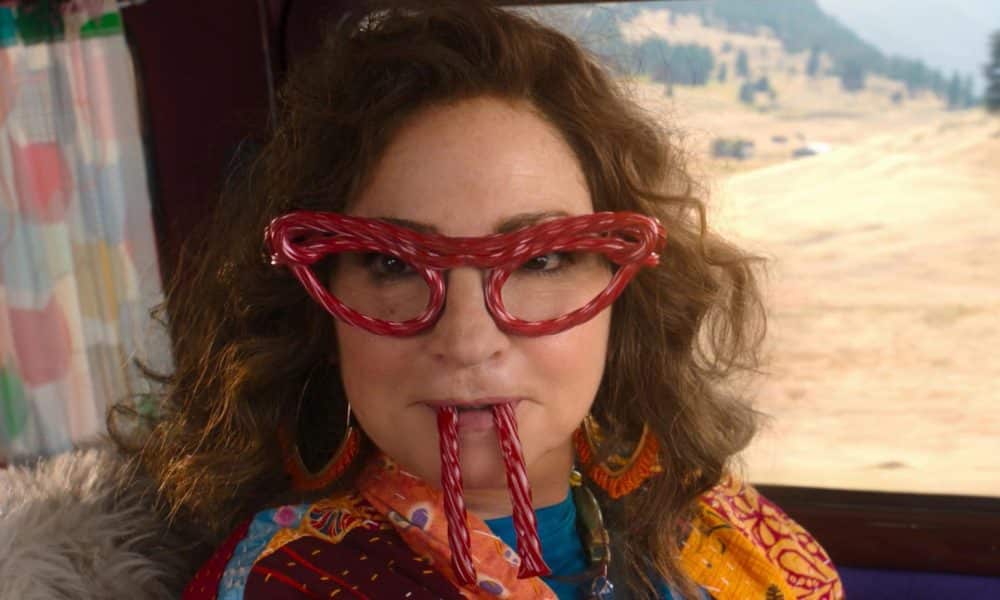 Fotograma cedido por DreamWorks Animation donde aparece la cantante y actriz Gloria Estefan como la abuela Gigi, durante una escena de 'La casa de muñecas de Gabby: La película', una cinta infantil que combina la acción real y la animación. EFE/ Dreamworks Animation /SOLO USO EDITORIAL/ NO VENTAS/ SOLO DISPONIBLE PARA ILUSTRAR LA NOTICIA QUE ACOMPAÑA (CRÉDITO OBLIGATORIO)