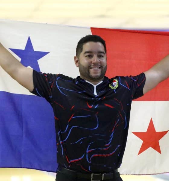 Donald Lee, de Panamá, ganó la medalla de oro en la final de boliche en los XII Juegos Centroamericanos en Ciudad de Guatemala. EFE/Fernando Ruiz