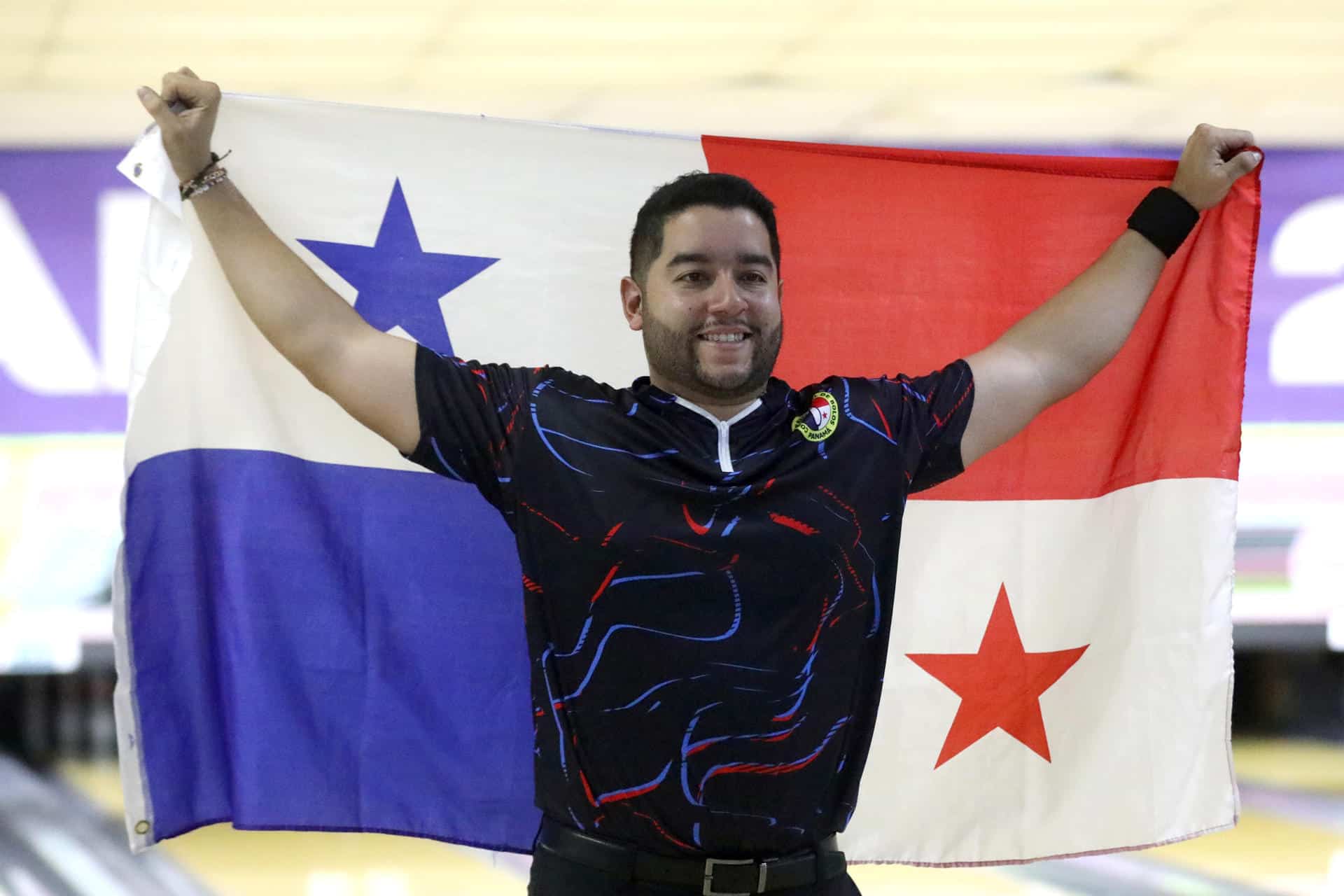 Donald Lee, de Panamá, ganó la medalla de oro en la final de boliche en los XII Juegos Centroamericanos en Ciudad de Guatemala. EFE/Fernando Ruiz