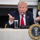 El presidente de EE.UU., Donald Trump- habla en el Comedor de Estado de la Casa Blanca en Washington, DC, EE.UU. EFE/FRANCIS CHUNG