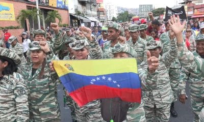 Captura de video que muestra integrantes de la Milicia Bolivariana participando en una movilización este lunes, en Caracas (Venezuela). EFE/ Iván Cárdenas