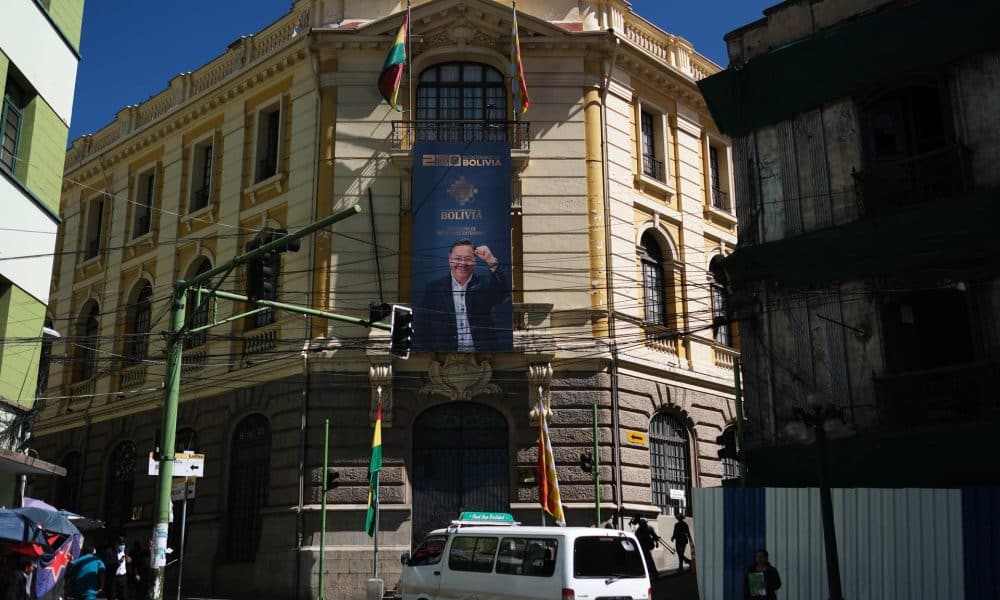 Fotografía de archivo del frente de la Cancillería boliviana, en La Paz (Bolivia). EFE/Luis Gandarillas