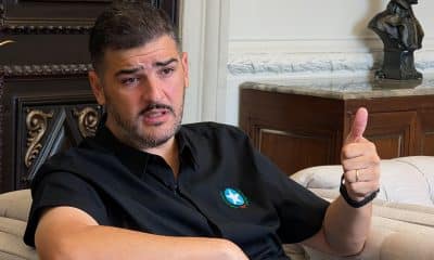 Fotografía del 17 de octubre de 2025 del alcalde de Guayaquil, Aquiles Álvarez, hablando durante una entrevista con EFE en Guayaquil (Ecuador). EFE/ Fernando Gimeno
