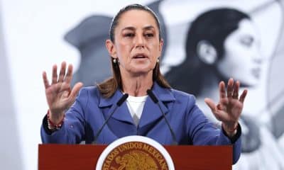 La presidenta de México, Claudia Sheinbaum, habla durante una rueda de prensa este lunes, en el Palacio Nacional en Ciudad de México (México). EFE/Mario Guzmán