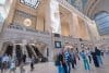 Personas asisten a la exposición 'Dear New York' impulsada por Brandon Stanton, creador del proyecto 'Humans of New York', este martes en la estación Grand Central de Nueva York (Estados Unidos). EFE/ Ángel Colmenares