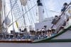 Tripulantes se despiden abordo del buque escuela de la Armada Mexicana Cuauhtémoc este sábado, en Nueva York (EE.UU.). EFE/Ángel Colmenares
